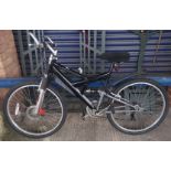 A mens TXS 700 mountain bike with front suspension etc