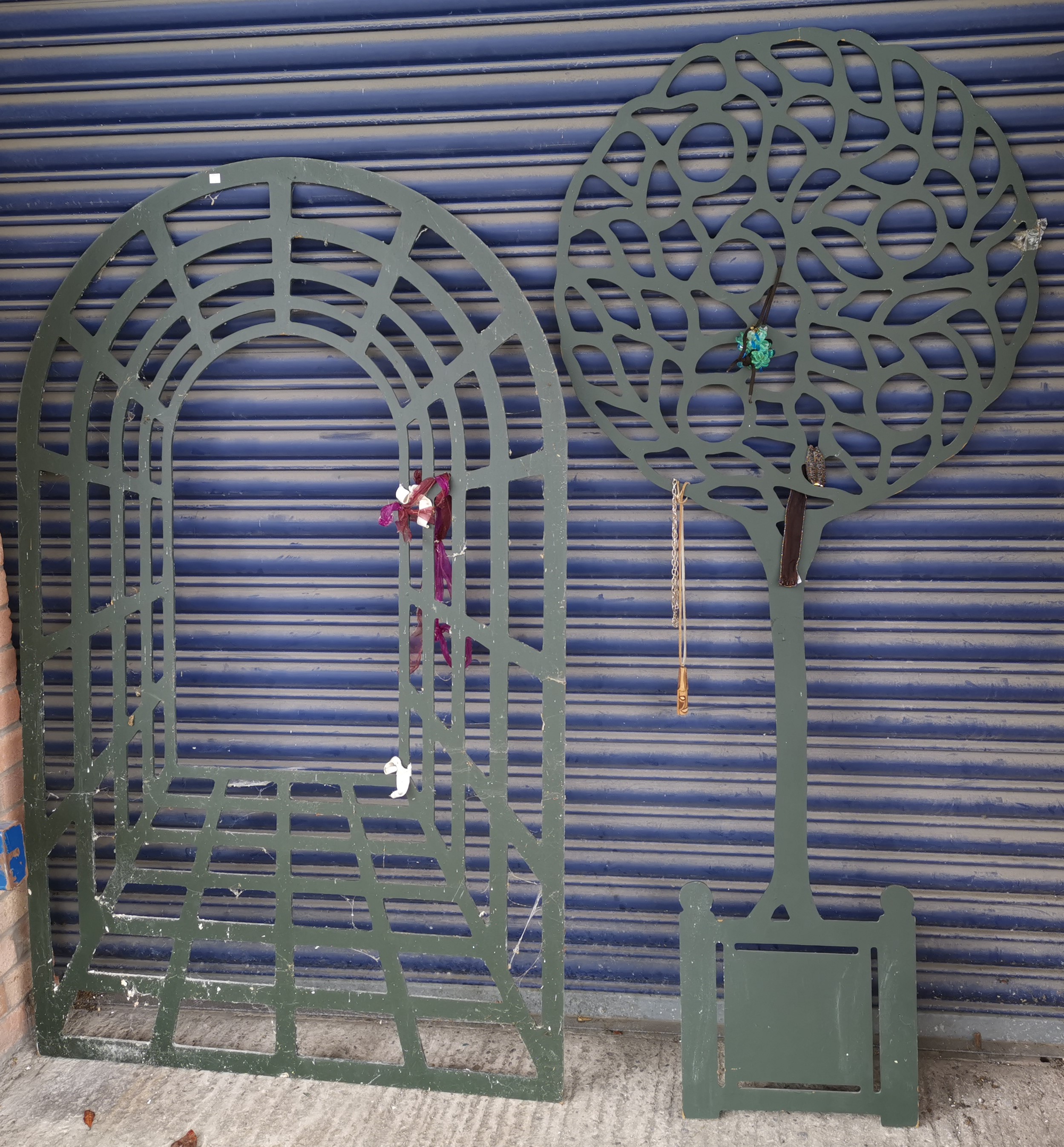 A fretwork display tree; an arched fretwork panel