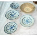 TEK SING CARGO - 3 blaue and white plates and a bowl, bearing Nagel Auction labels