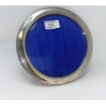 A silver beaded circular photo frame, Birmingham 1995, 20 cm