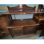 An Edwardian carved walnut buffet of 2 tiers with turned columns and 2 door cupboard