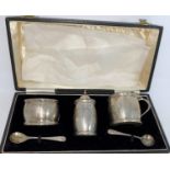 A hallmarked silver 3 piece cruet of barrel form, with spoons, boxed, Birmingham 1938, 5 oz