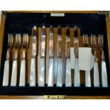 A oak cased set of silver and mother of pearl dessert servers, Sheffield 1933