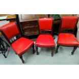 An Edwardian set of 6 mahogany dining chairs on turned legs with spindle supports