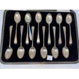 A set of hallmarked silver teaspoons, cased, Sheffield 1924