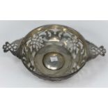 A 2-handle hallmarked silver dish with pierced Art Nouveau style decoration, Sheffield 1914, 10.7oz