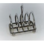 A hallmarked silver 4 space toast rack on bun feet; Art Nouveau style. London 1904 (1.5oz)