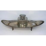 A hallmarked silver inkstand of oval gadrooned form with glass inkwell, London 1922, 5.5 oz