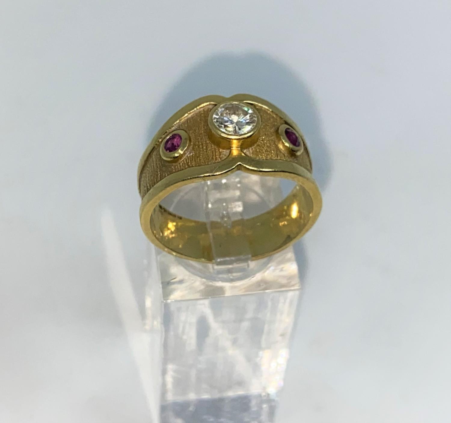 A Victorian style 18 carat hallmarked gold ring with wide shaped shank set with 2 rubied and a - Image 2 of 2