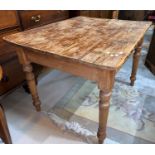 A Victorian pine kitchen table fitted 2 drawers, 103 cm