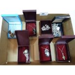 A collection of silver jewellery