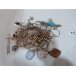 A collection of miscellaneous silver jewellery