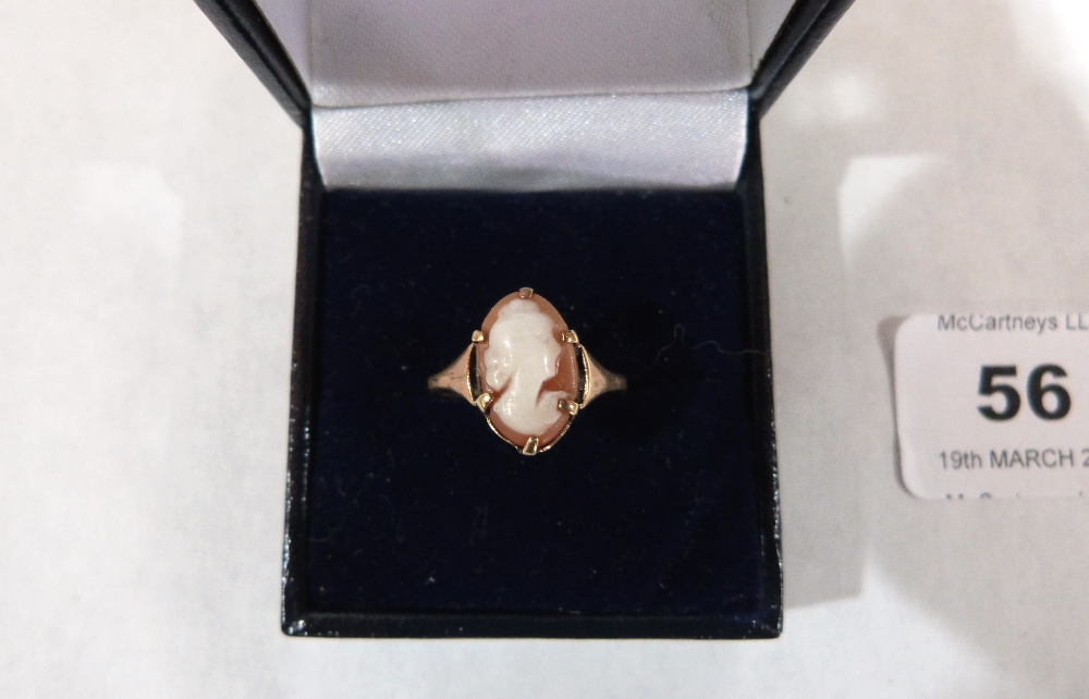 A shell cameo ring. In gold marked 9ct. 1.6g gross. Size M