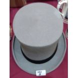 A grey top hat. Size 7