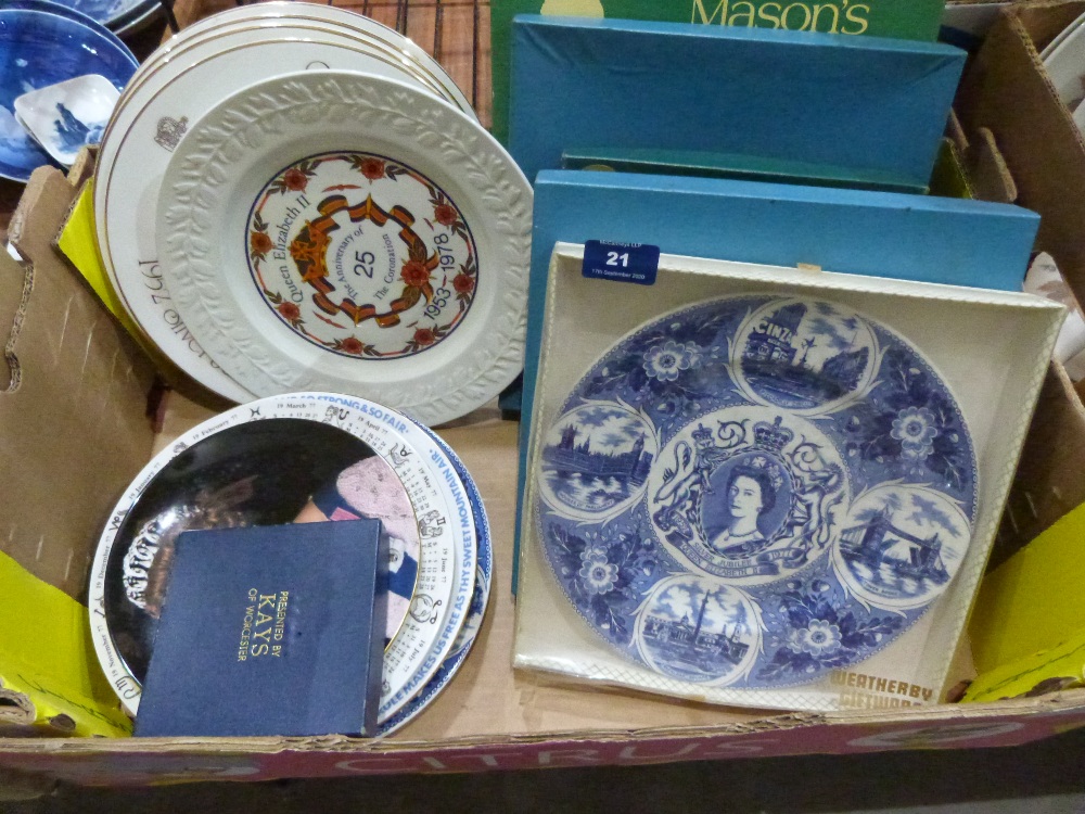 A Royal Doulton Tumbling Leaves pattern part dinner and tea service and a collection of Royal