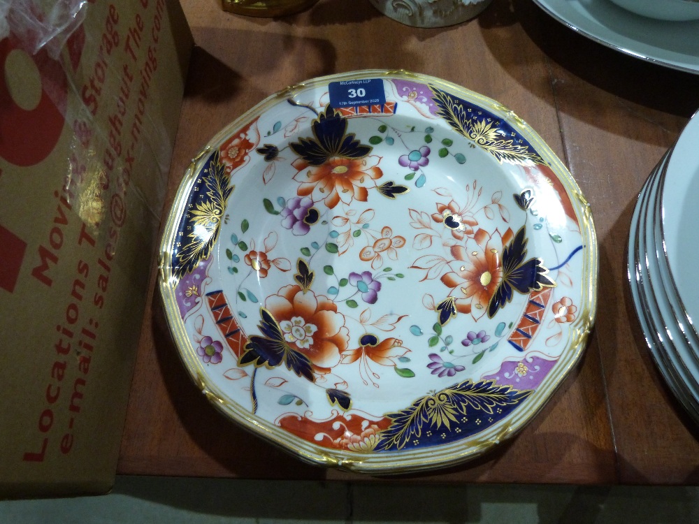 A Davenport Imari decorated deep dish. 10' diam (A.F.)