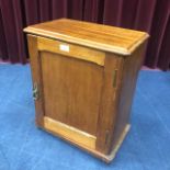 AN OAK BEDSIDE CABINET