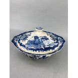 A ROYAL WORCESTER BLUE AND WHITE LIDDED TUREEN AND OTHER BLUE AND WHITE CERAMICS