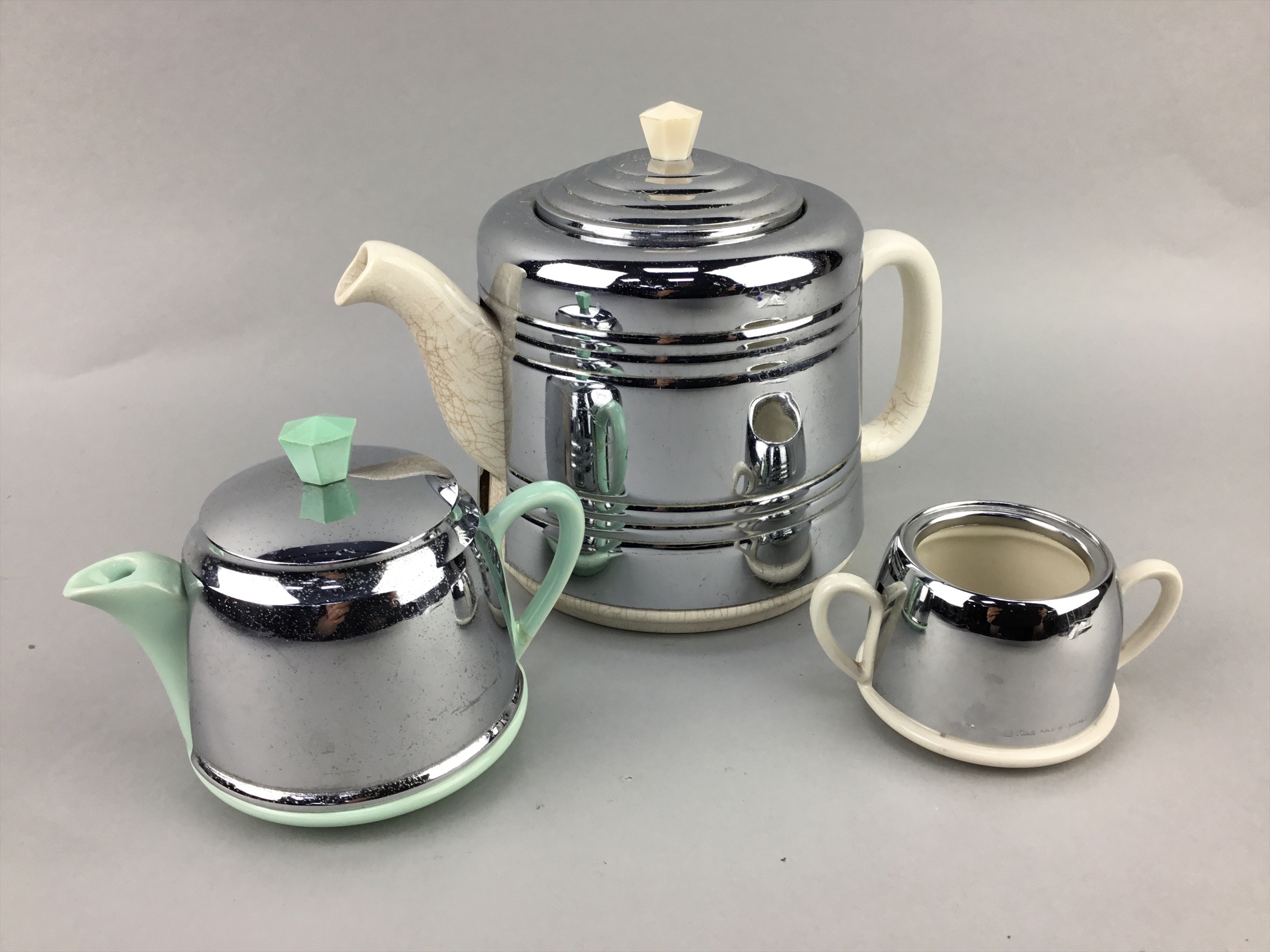 A LOT OF ART DECO TEA SERVICES - Image 2 of 4