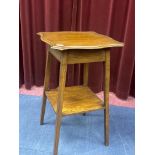 AN OAK TWO TIER OCCASIONAL TABLE
