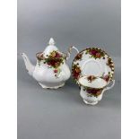 A ROYAL ALBERT 'OLD COUNTRY ROSES' PART DINNER SERVICE