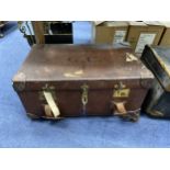 AN EARLY 20TH CENTURY LEATHER CABIN TRUNK BY PUKKA LUGGAGE