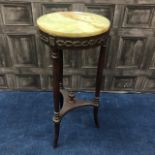 A MAHOGANY CIRCULAR OCCASIONAL TABLE WITH AN ONYX TOP