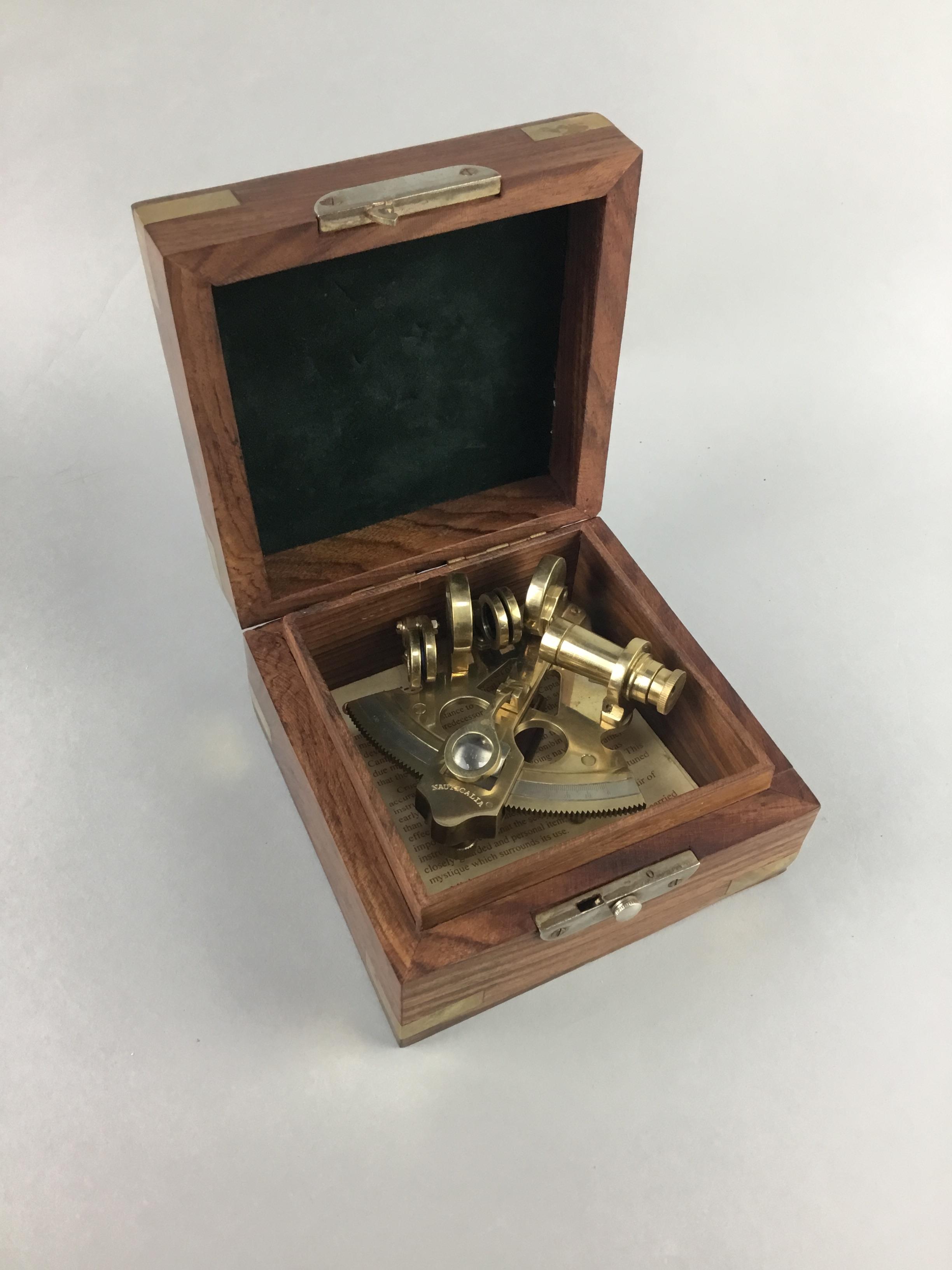 A REPRODUCTION BRASS QUARTER SIZE VERNIER SEXTANT