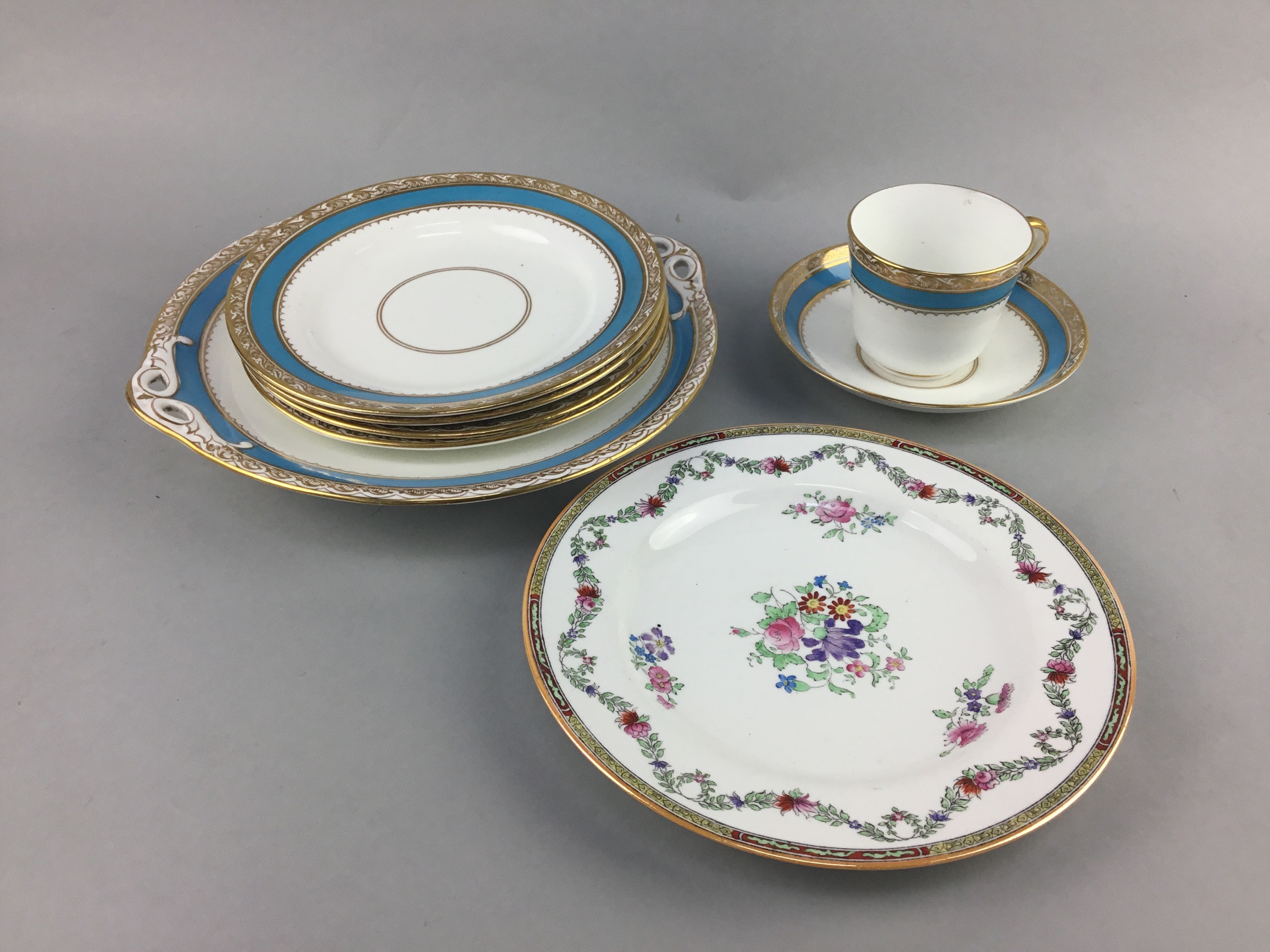 A EARLY 20TH CENTURY PART TEA SERVICE ALONG WITH SPODE PLATES