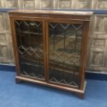 AN EARLY 20TH CENTURY MAHOGANY TWO DOOR BOOKCASE