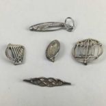 A LOT OF FIVE SILVER BROOCHES