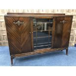 AN EARLY 20TH CENTURY MAHOGANY THREE DOOR BOOKCASE