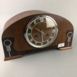 AN EARLY 20TH CENTURY OAK CASED MANTEL CLOCK