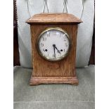 AN EARLY 20TH CENTURY OAK CASED MANTEL CLOCK