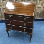 AN EARLY 20TH CENTURY MAHOGANY BUREAU