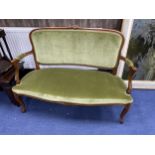 A 20TH CENTURY PARLOUR SETTEE