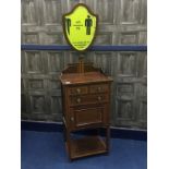 AN EDWARDIAN MAHOGANY AND SATINWOOD CROSSBANDED CHEST