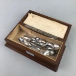 A LOT OF SILVER AND OTHER TEASPOONS IN A MAHOGANY BOX WITH HINGED LID