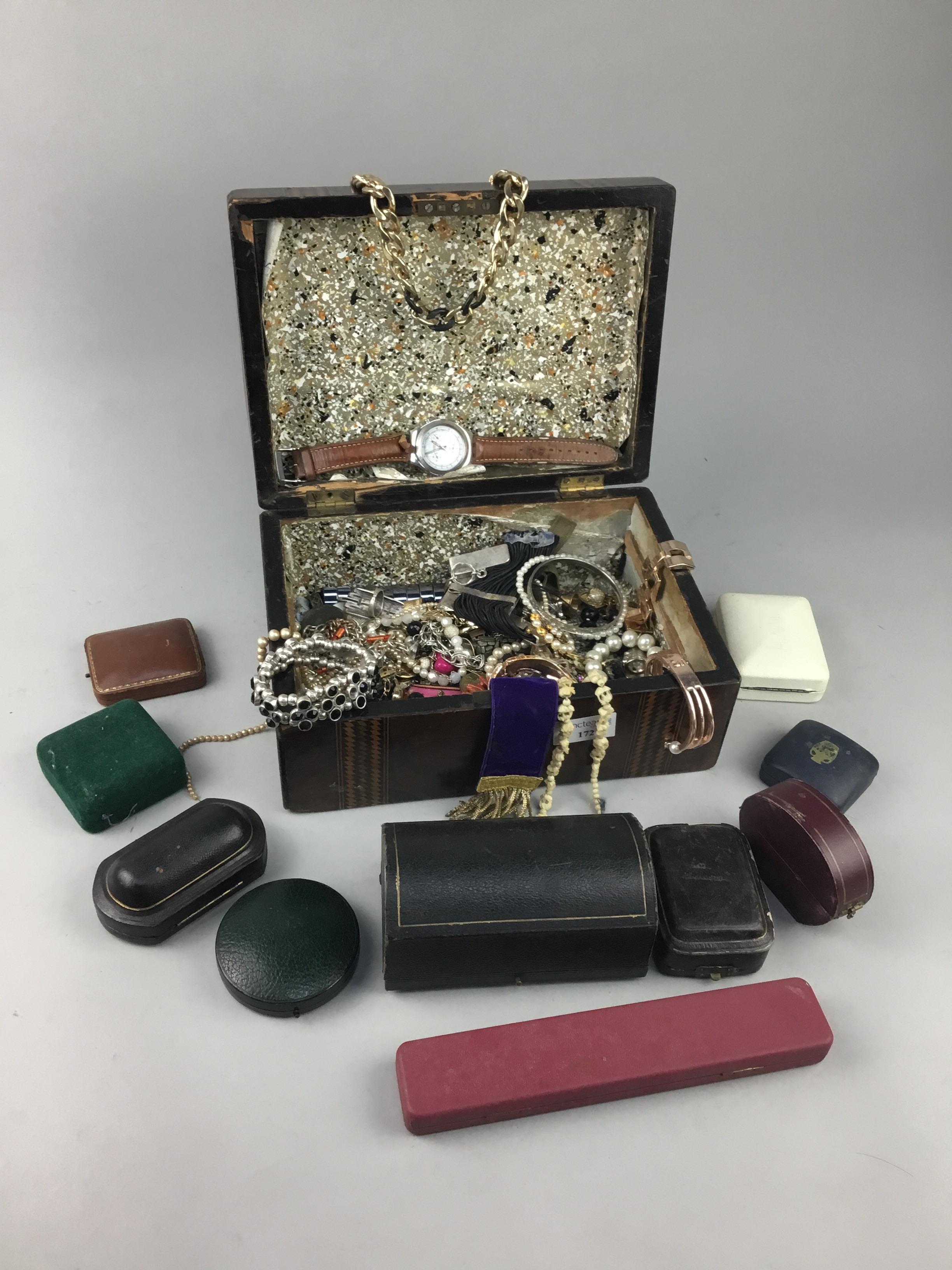 A COLLECTION OF JEWELLERY BOXES AND COSTUME JEWELLERY