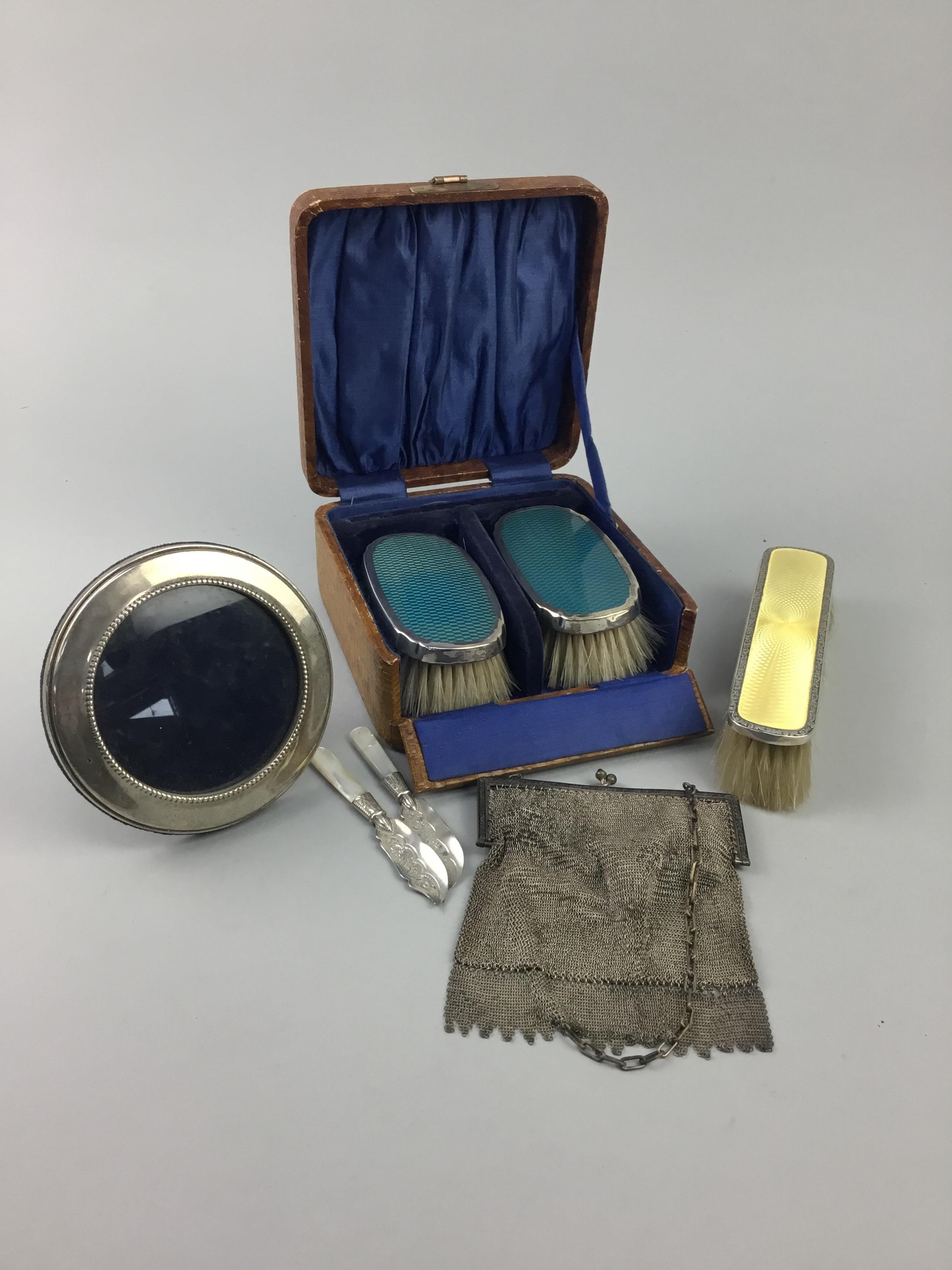 A SILVER PHOTOGRAPH FRAME, SILVER BACKED BRUSHES AND OTHER ITEMS