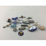 A COLLECTION OF VINTAGE SILVER AND OTHER JEWELLERY
