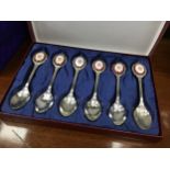 A SET OF SIX SILVER PLATED SPOONS IN FITTED CASE AND OTHER SILVER PLATED ITEMS
