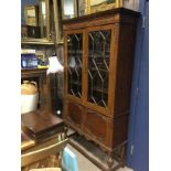 AN EARLY 20TH CENTURY OAK BOOKCASE