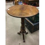 A VICTORIAN MAHOGANY CIRCULAR TABLE