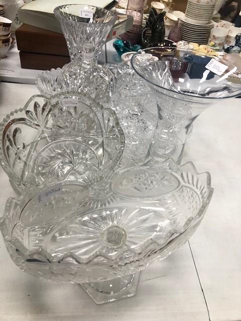 A LOT OF CRYSTAL AND GLASS WARE - Image 2 of 2