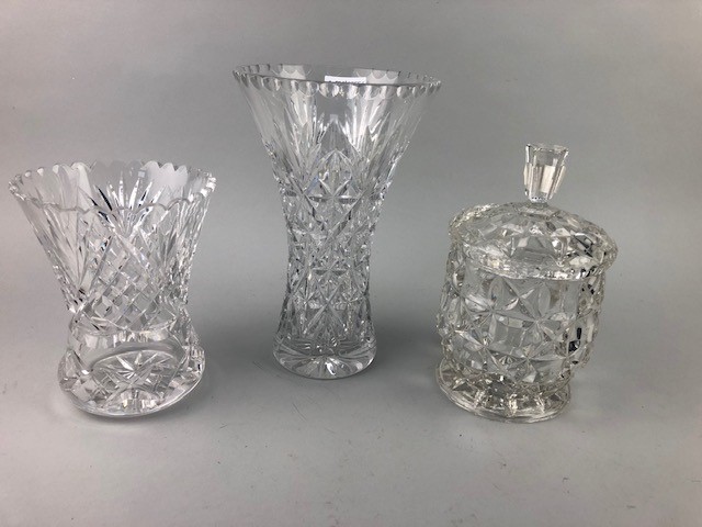 A LOT OF CRYSTAL AND GLASS WARE