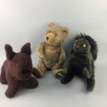 A VINTAGE BLONDE PLUSH TEDDY BEAR AND TWO OTHER SOFT TOYS