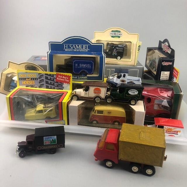 A COLLECTION OF BOXED AND LOOSE MODEL VEHICLES