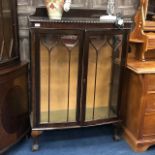 AN EARLY 20TH CENTURY MAHOGANY DISPLAY CABINET