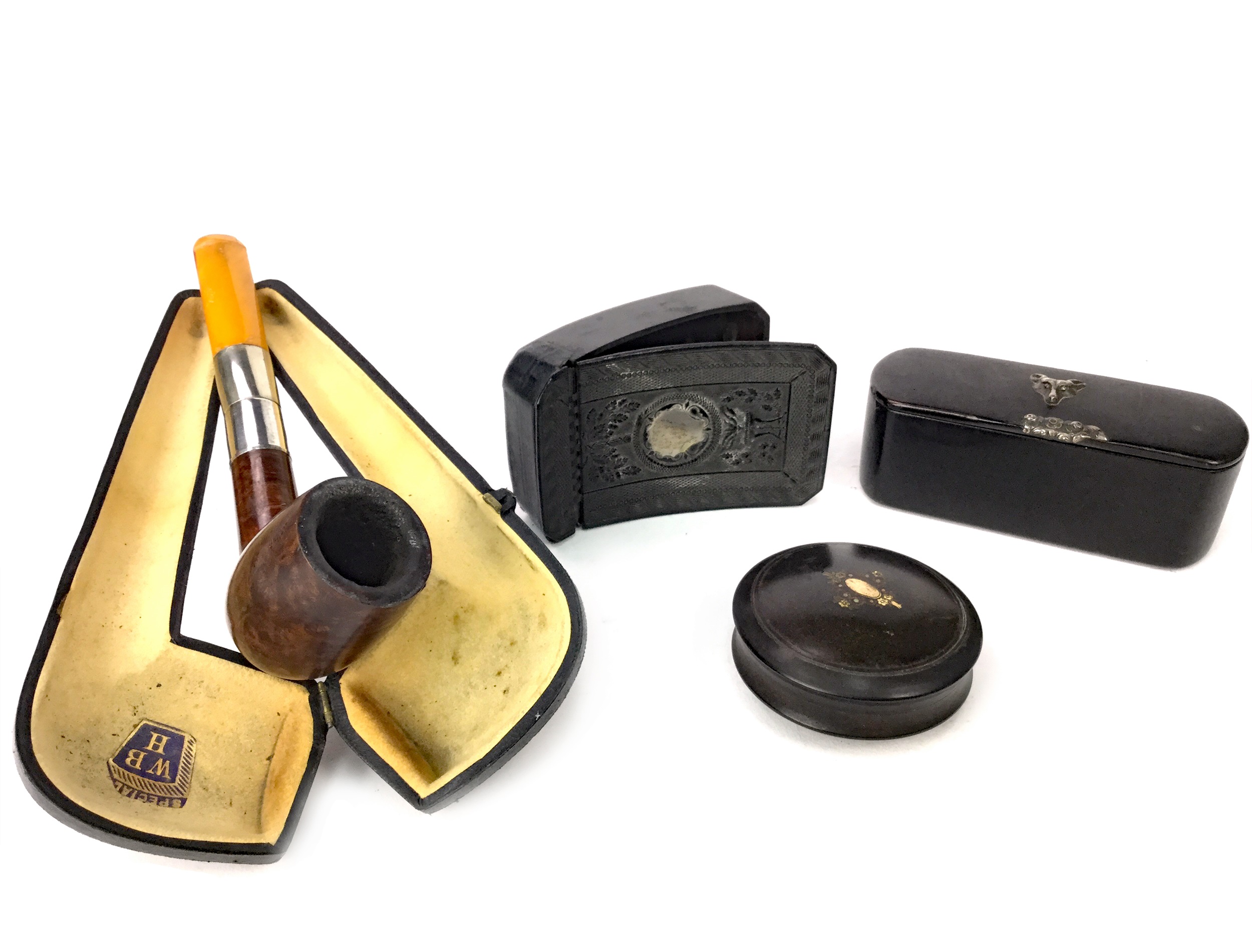 A LOT OF THREE SNUFF BOXES AND A PIPE